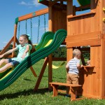 Complex de Joaca  din lemn de cedru - Centru SomerSET cu Tobogan si Leagane 2 nivele Playset Backyard Discovery 